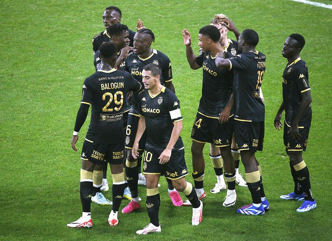 Wissam Ben Yedder (v sredini) se je svojega zadetka veselil z Monacovimi soigralci. FOTO: Francois Nascimbeni/AFP