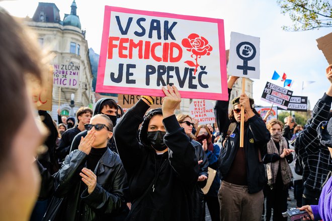 Razen nekaj reakcionarnih sekt splav večina Slovencev načelno podpira. FOTO: Črt Piksi