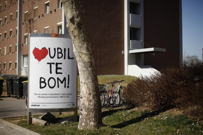 Cilj akcije je izboljšati zakonodajo in vplivati na širši odnos družbe do nasilja nad ženskami in v družini. FOTO: Jure Eržen/delo