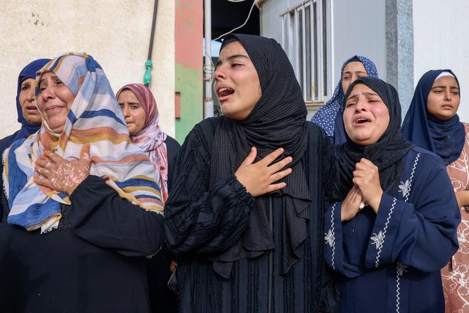 Po podatkih agencije ZN za palestinske begunce od sobote skoraj pol milijona ljudi ni moglo dobiti svojih obrokov hrane. FOTO: Said Khatib/AFP