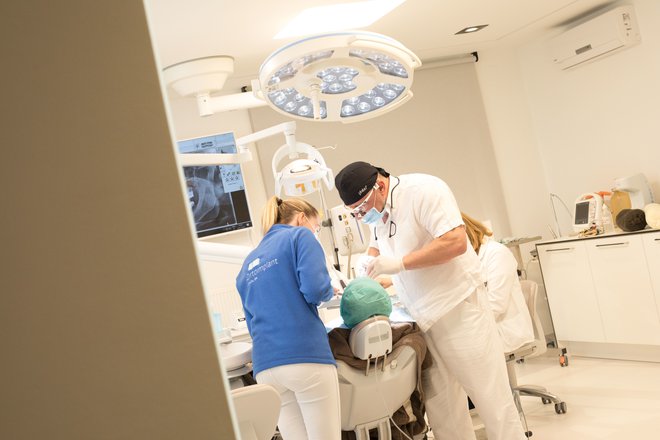 Sodobna implantologija lahko reši vse težave z zobmi. FOTO: Ortoimplant Dental Spa