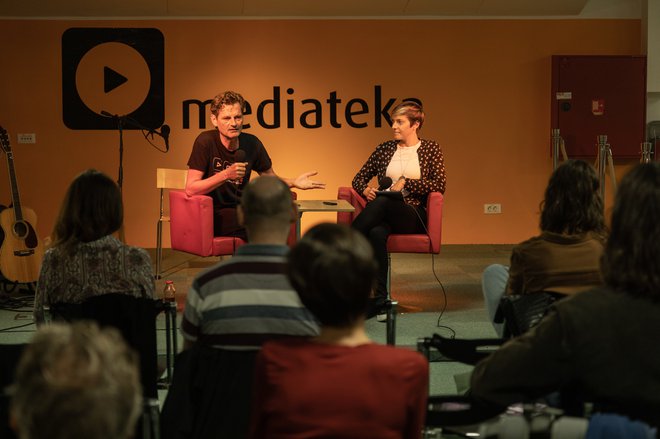 Nina Novak je gostila glasbenega multipraktika Janeza Križaja. Foto Tomaž Levstek