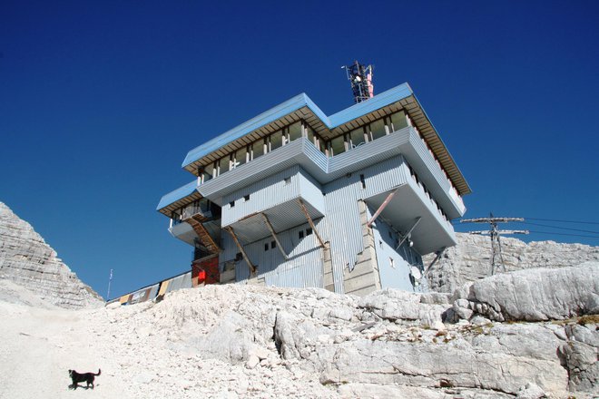 Žičnica na Kanin bo prihodnje leto dopolnila 50 let, Občina Bovec pa si kot lastnica že več let prizadeva, da bi jo zamenjali z novo. FOTO: Blaž Močnik