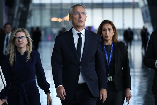 Generalni sekretar Nata Jens Stoltenberg je obsodil Hamasov napad, izrazil je solidarnost z Izraelom in zahteval izpustitev talcev. Foto Simon Wohlfahrt/AFP