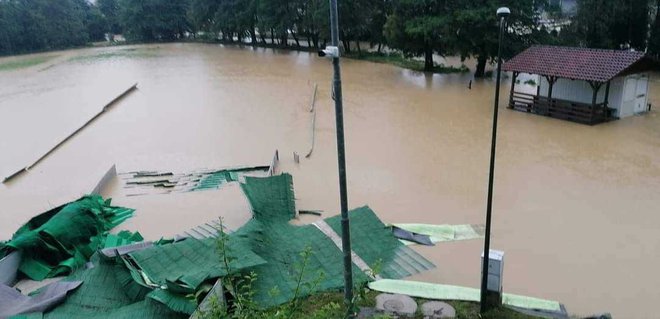 Pšata je naredila pravo razdejanje na objektih Smučarsko-skakalnega kluba Mengeš. FOTO: SSK Mengeš