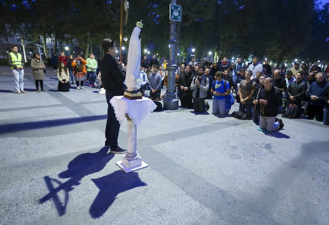 Ker poznam strategijo Katoliške cerkve na Slovenskem za 21. stoletje, nisem presenečena nad petkovo jutranjo molitvijo. FOTO: Jože Suhadolnik/Delo