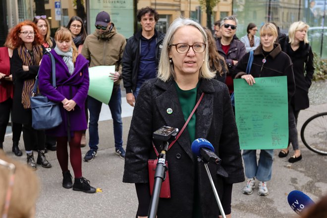 Morda najbolj težavno delo čaka kandidatko za direktorico TV Slovenija Ksenijo Horvat, dolgoletno televizijsko novinarko in urednico. FOTO: Črt Piksi/Delo