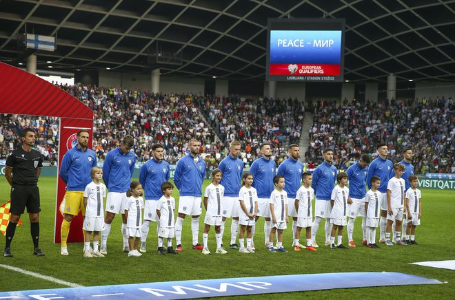 Slovenski nogometaši so prenočili v Belfastu, kjer bodo drevi merili na četrto zaporedno zmago v boju za evropsko prvenstvo v Nemčiji. FOTO: Jože Suhadolnik