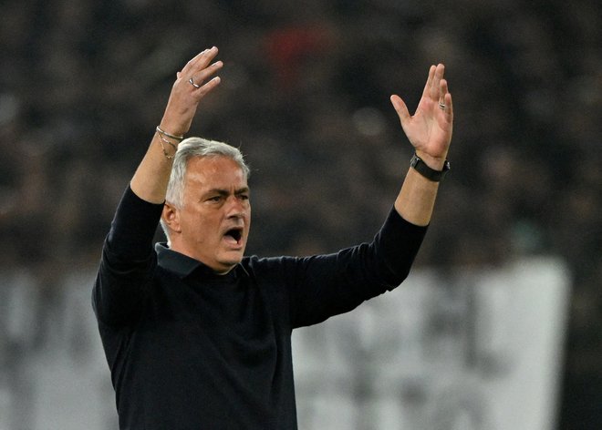 Jose Mourinho zapušča klop Rome. FOTO: Reuters