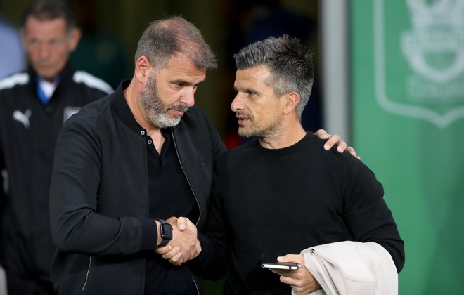 Pred tremi tedni sta bila še tekmeca, zdaj pa bo Portugalca Joaa Henriquesa (levo) na Olimpijinem trenerskem stolčku zamenjal Zoran Zeljković. FOTO: Blaž Samec