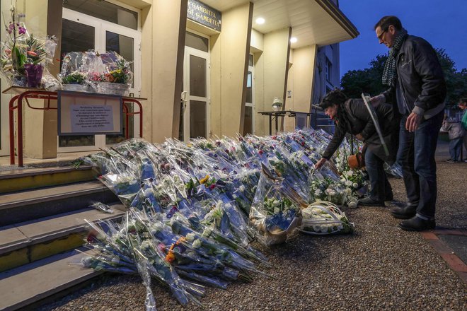 V napadu v srednji šoli Gambetta v Arrasu je bil ubit učitelj francoščine. FOTO: Denis Charlet/AFP