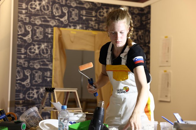 Irena Čepon se je na tekmovanju EuroSkills pomerila z vrstniki iz 14 držav in z osvojitvijo medalje odličnosti v slikopleskarstvu odlično zastopala Slovenijo. FOTO: Kamil Domanski/EuroSkills Europe