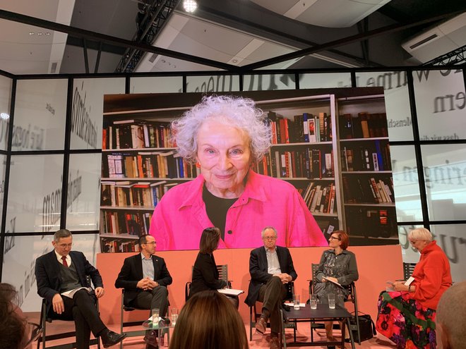 Margaret Atwood je prepričana, da potrebuje demokracija ustrezno informirane državljane. FOTO: Andrej Predin