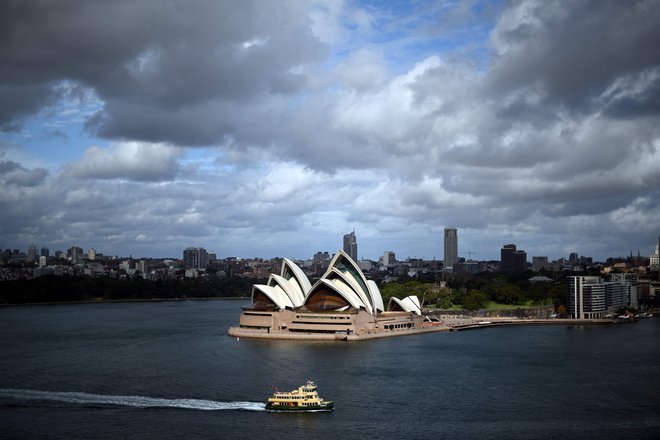 V Avstraliji danes praznujejo 50-letnico operne hiše v Sydneyju, ki jo na leto obišče 11 milijonov obiskovalcev. FOTO: AFP
