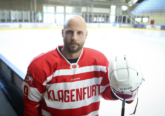 jan Muršak je nekoč nosil tudi Olimpijin dres, zdaj pa je zvezdnik celovškega moštva. FOTO: Jože Suhadolnik/Delo