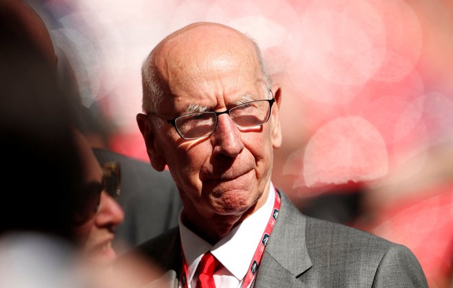 Bobby Charlton je pogosto obiskoval tekme. FOTO: Lee Smith/Reuters