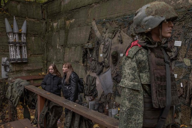 Po poročanju ruskih medijev poteka rekrutiranje žensk za sodelovanje v vojni v Ukrajini. FOTO: Roman Pilipey/AFP