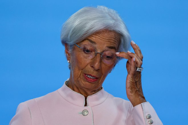 ECB jutri verjetno ne bo presenetila z zvišanjem obresti, bodo pa vsi skrbno prisluhnili predsednici Christine Lagarde. 

FOTO: Wolfgang Rattay/Reuters