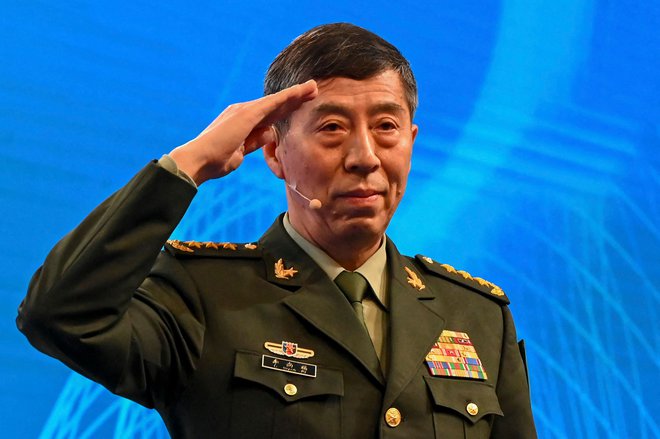Li Shangfu je že drugi obrambni minister, ki te funkcije ni opravljal niti pol leta. FOTO: Roslan Rahman/AFP