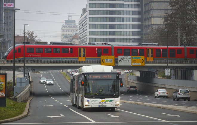 LPP je v prvih šestih mesecih letos ustvaril izgubo, in sicer v višini 3,6 milijona evrov.  FOTO: Jože Suhadolnik/Delo