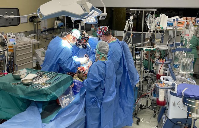 V UKC Ljubljana so izvedli že deseto pljučno endarterektomijo - izjemno zahtevno operacijo, zahtevnejšo od transplantacije srca. Foto UKC