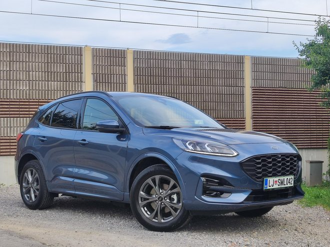 Ford kuga je eden tistih avtomobilov, pri katerih lahko kupci izbirajo med različnimi pogonskimi možnostmi. Popolnoma električnega ni, najbolj elektrificiran je zato priključni hibrid z oznako PHEV.

FOTO: Boštjan Okorn