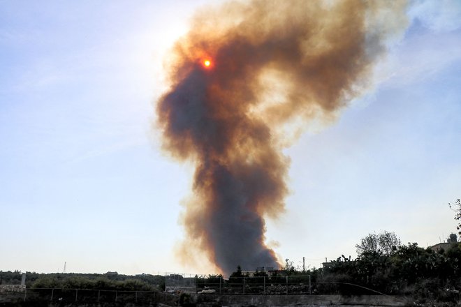 V izjavi je obrambni minister Lloyd Austin dejal, da so bili »natančni samoobrambni napadi« zgodaj v petek odgovor na množico napadov z brezpilotnimi letali in raketami skupin milic, ki jih podpira Iran, na ameriške baze in ameriško osebje v Siriji in Iraku, ki so se začeli prejšnji teden. FOTO: AFP