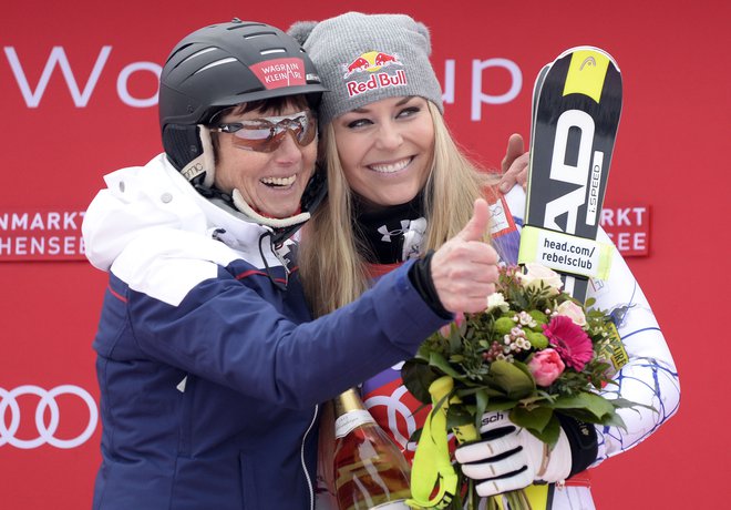 Austrijska alpska smučarska legenda Annemarie Moser-Pröll je bila pred leti navdušena nad Lindsey Vonn, zdaj pa jo še bolj navedušuje njena mlajša in še uspešnejša rojakinja. FOTO: Hans Klaus Techt/AFP