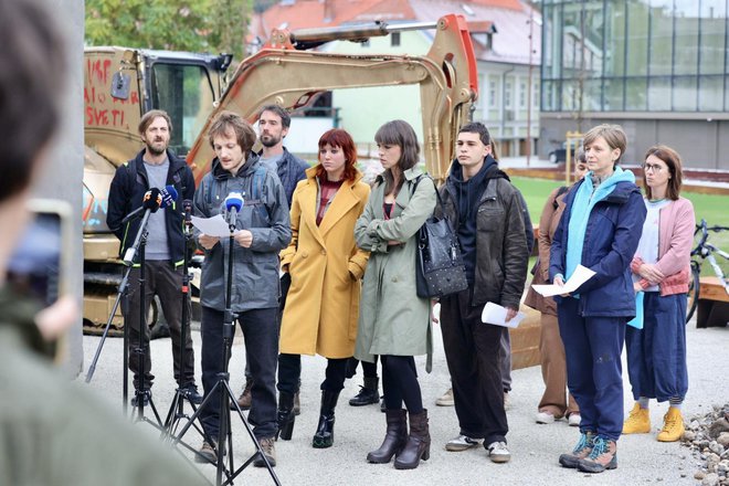 Neuporabniki Roga so prepričani, da bi morali v primeru prenove Roga ukrepati tudi inšpekcijske službe. FOTO: Črt Piksi/Delo