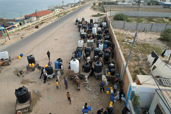 »Izraelsko kolektivno kaznovanje celotnega prebivalstva Gaze se mora nemudoma končati,« je povedala tiskovna predstavnica urada s sedežem v Ženevi Ravina Shamdasani. FOTO: Stringer Reuters