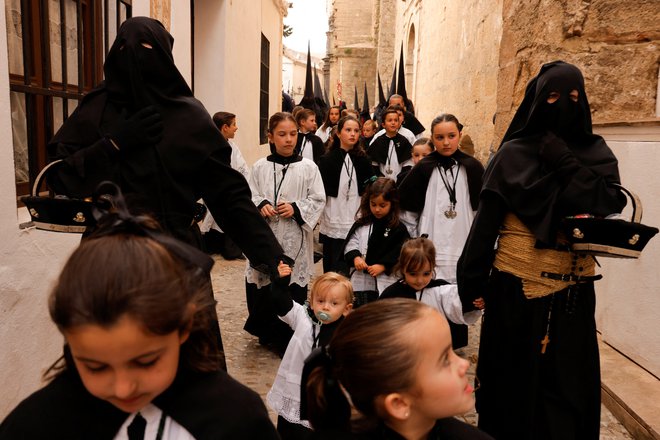 Katoliško cerkev po vsem svetu pestijo razkritja spolnih zlorab. FOTO: Jon Nazca/Reuters