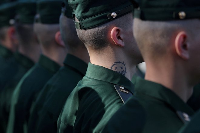 Koliko vojakov je Rusija izgubila v dosedanjem obleganju Avdijivke, ni jasno, a ta je bila to jesen po vsem sodeč eno od najbolj smrtonosnih ukrajinskih bojišč. FOTO: REUTERS/Anton Vaganov/