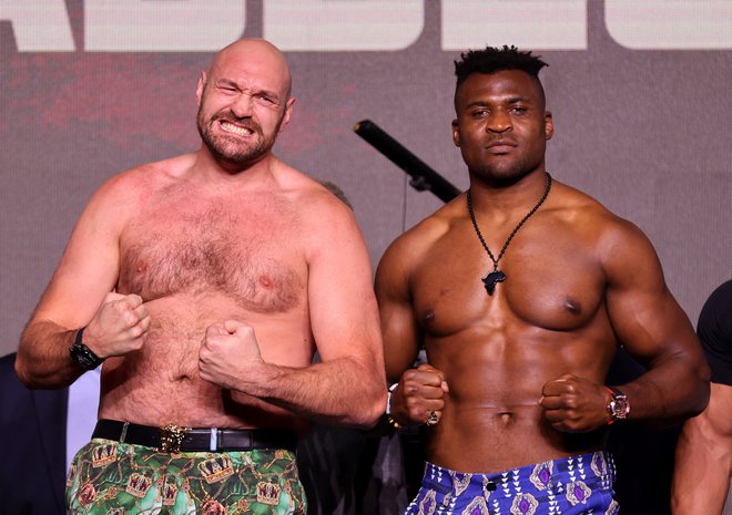 Za Tysona Furyja (levo) bi bilo vse razen prepričljive zmage nad Francisom Ngannoujem (desno) veliko razočaranje. FOTO: Ahmed Yosri/Reuters