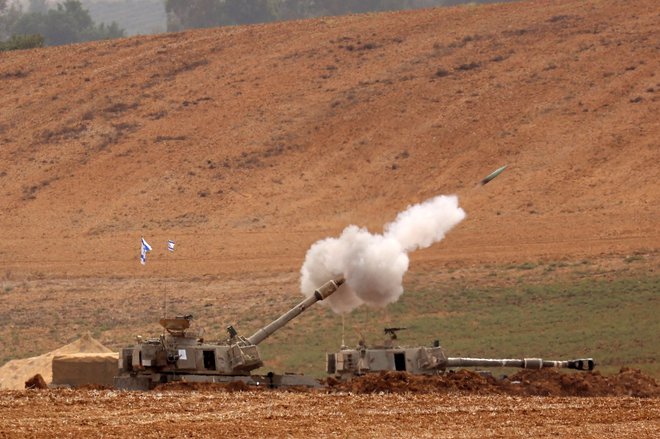 Izraelska artiljerija. FOTO: Gil Cohen-Magen/AFP