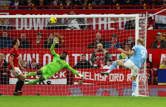 Tudi drugi gol Manchester Cityja je zabil Erling Haaland (desno). FOTO: Molly Darlington/Reuters