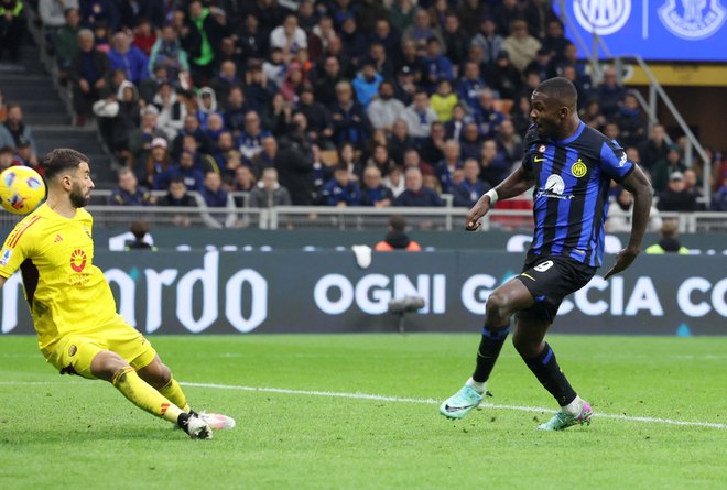 Marcus Thuram je v 81. minuti premagal vratarja Rome. FOTO: Claudia Greco/Reuters