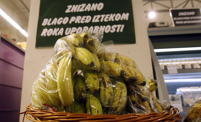 Na letno inflacijo še naprej najbolj vplivajo cene hrane in brezalkoholnih pijač. FOTO: Blaž Samec