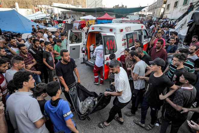 Netanjahu pravi, da so spopadi v Gazi na vrhuncu, ZN pa poziva k premirju. FOTO: Dawood Nemer/AFP