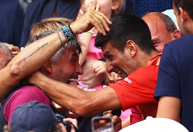 Goran Ivanišević in Novak Đoković po finalni zmagi na letošnjem odprtem prvenstvu Francije. FOTO: Lisi Niesner/Reuters