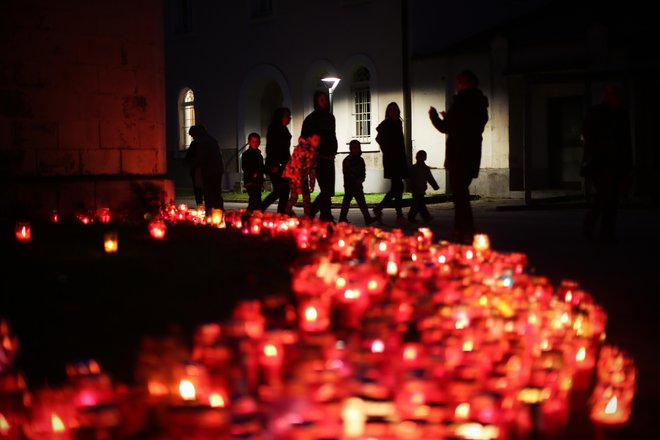 Politična razkritja žalostnega novembra 2023 so vredna praznika mrtvih.  FOTO: Jure Eržen/Delo