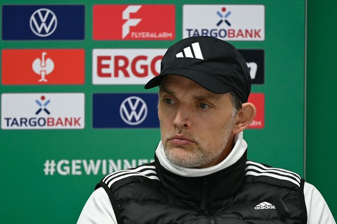 Bayernov strateg tudi po gladki zmagi v Dortmundu ni skrival užaljenosti zaradi kritik po polomu pri tretjeligašu v Saarbrücknu. FOTO: Jean-christophe Verhaegen/AFP