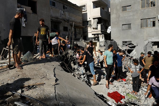Razmere po izraelskem napadu na jugu Gaze. FOTO: Abu Mustafa/Reuters