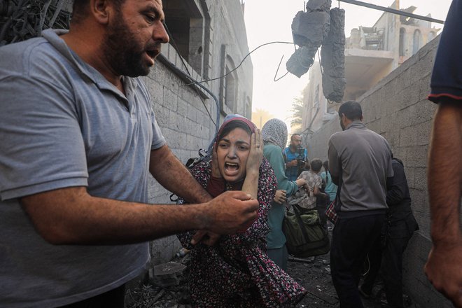 Poleg številnih drugih je tudi izraelski zgodovinar holokavsta Raz Segal pretekli mesec pisal, da je Izrael prekršil najmanj tri od petih členov konvencije OZN o genocidu. FOTO: Yasser Qudih/AFP