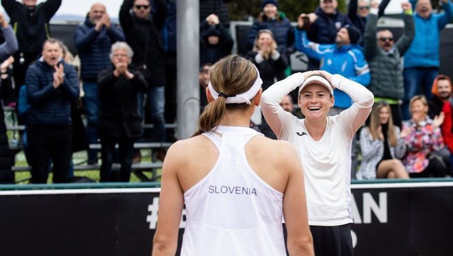 Kaja Juvan in Tamara Zidanšek kar nista mogla verjeti, na kakšen način sta si pomladi v Kopru priborili za Slovenijo vizum finalnega turnirja. FOTO: instagram