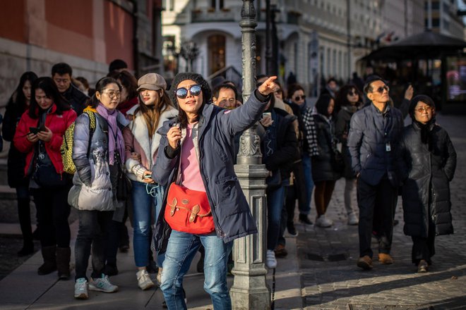 Sodobne tehnologije lahko pomagajo usmerjati turistične tokove.  FOTO: Voranc Vogel/Delo