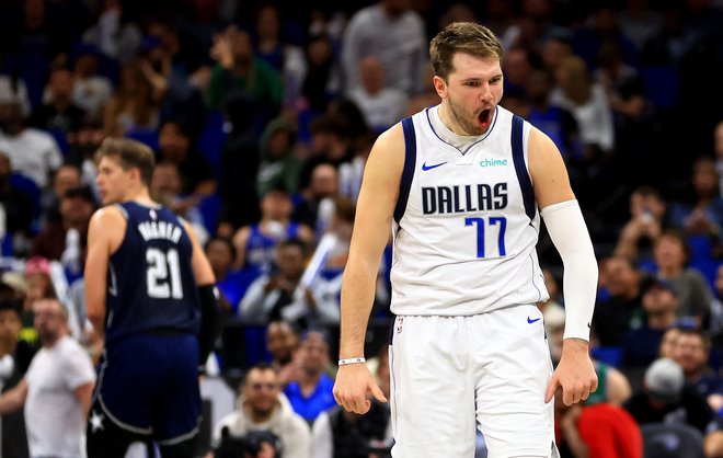 Luka Dončić in soigralci še naprej zmagujejo. FOTO: Mike Ehrmann/AFP