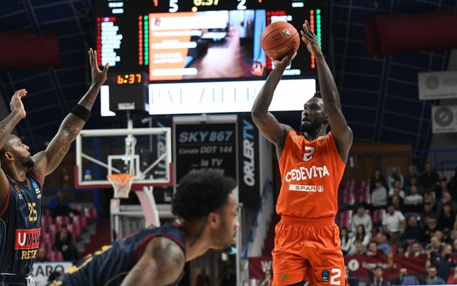 Amadou Sow je v Benetkah dosegel 18 točk. FOTO: Cedevita Olimpija