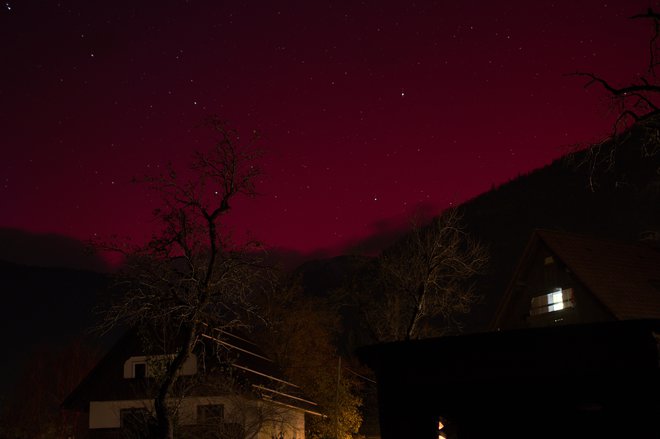 Nedeljski severni sij iz Stare Fužine v Bohinju v smeri proti Triglavu FOTO: Tomaž Zwitter

 