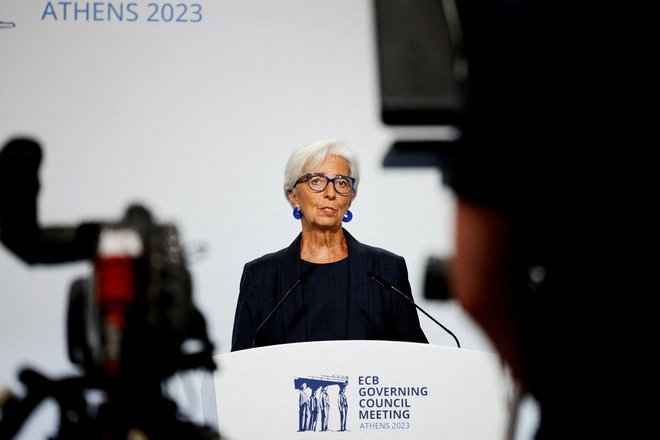 Predsednica ECB Christine Lagarde je v mnenju finančnemu ministrstvu opozorila na morebitne negativne posledice načrtovanega davka na bilančno vsoto. Foto Louiza Vradi/Reuters