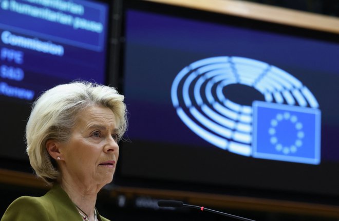 Predsednica evropske komisije Ursula von der Leyen med predstavitvijo poročila o napredku držav na poti v EU FOTO: Yves Herman/Reuters